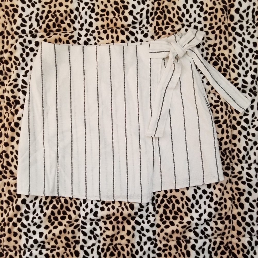 Black and White Linen Skirt